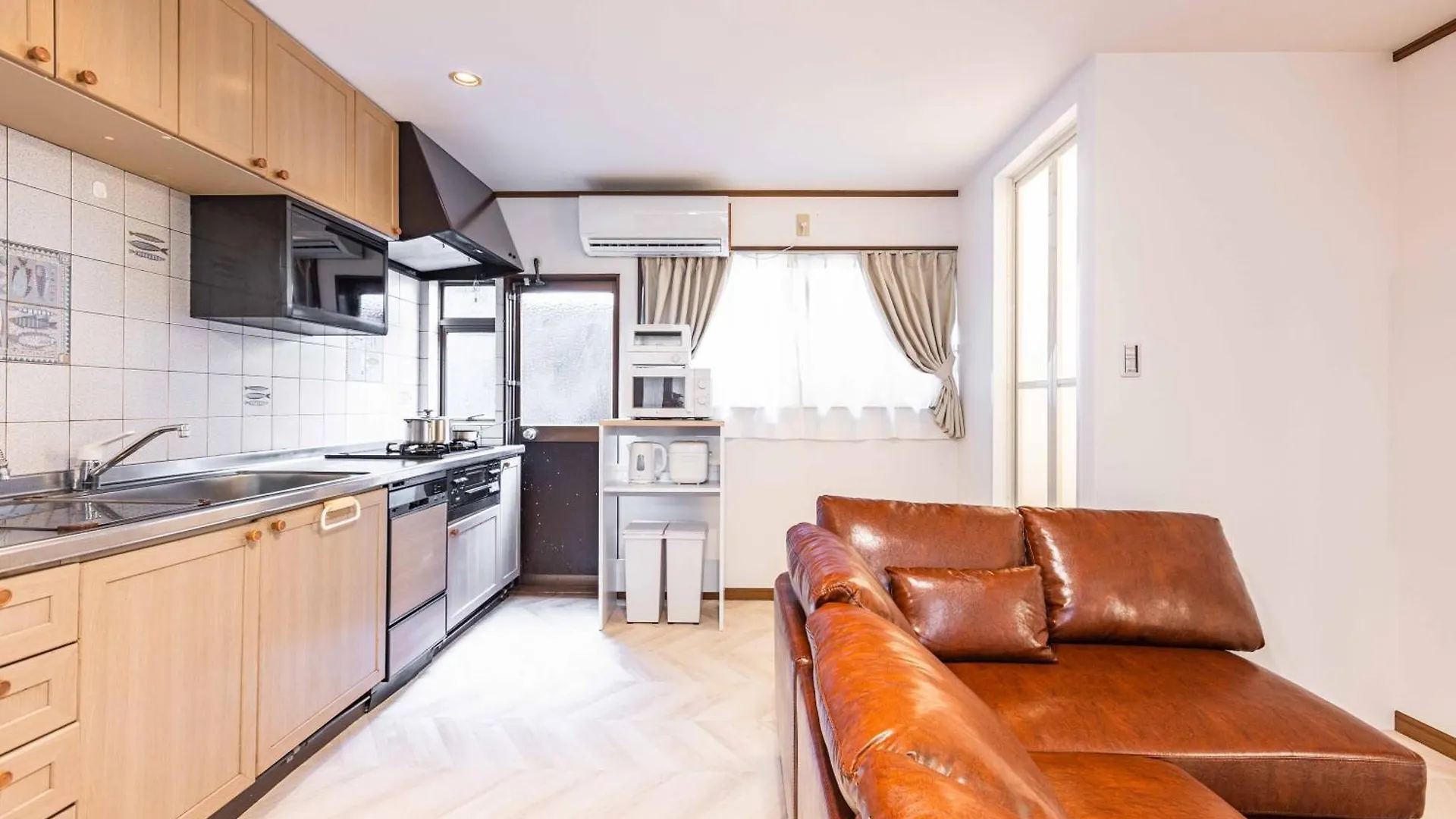 Rosso Appartement Osaka 0*,